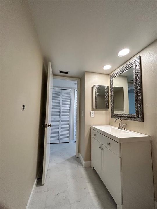 Active With Contract: $1,550 (1 beds, 1 baths, 667 Square Feet)