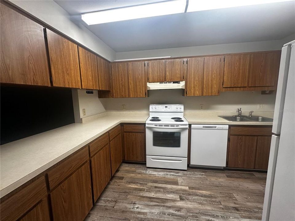 For Sale: $158,000 (2 beds, 2 baths, 1065 Square Feet)