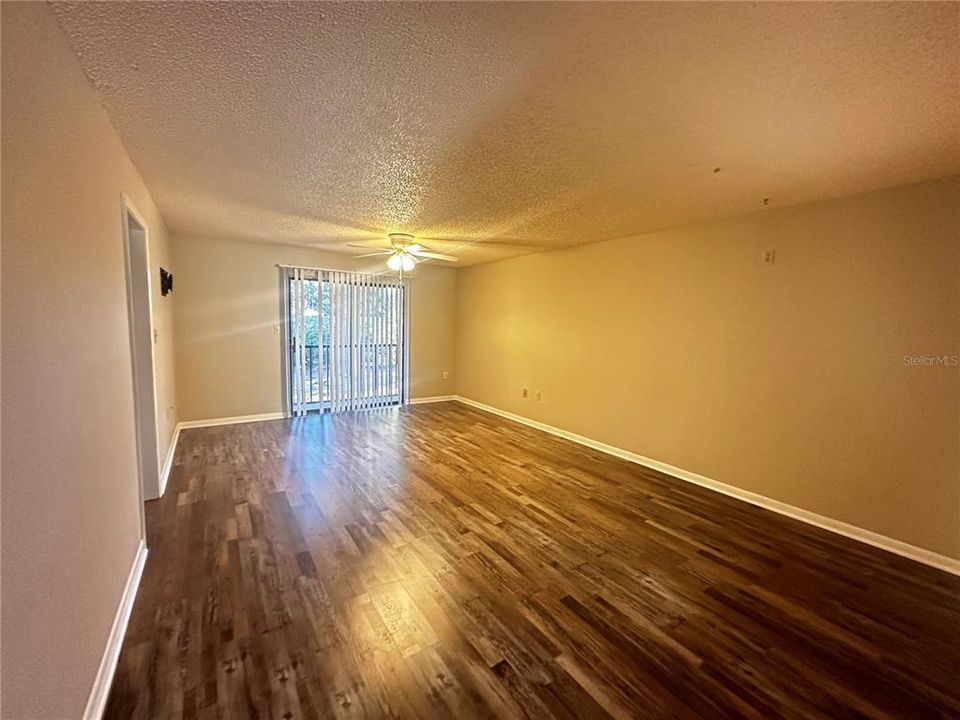 For Sale: $158,000 (2 beds, 2 baths, 1065 Square Feet)