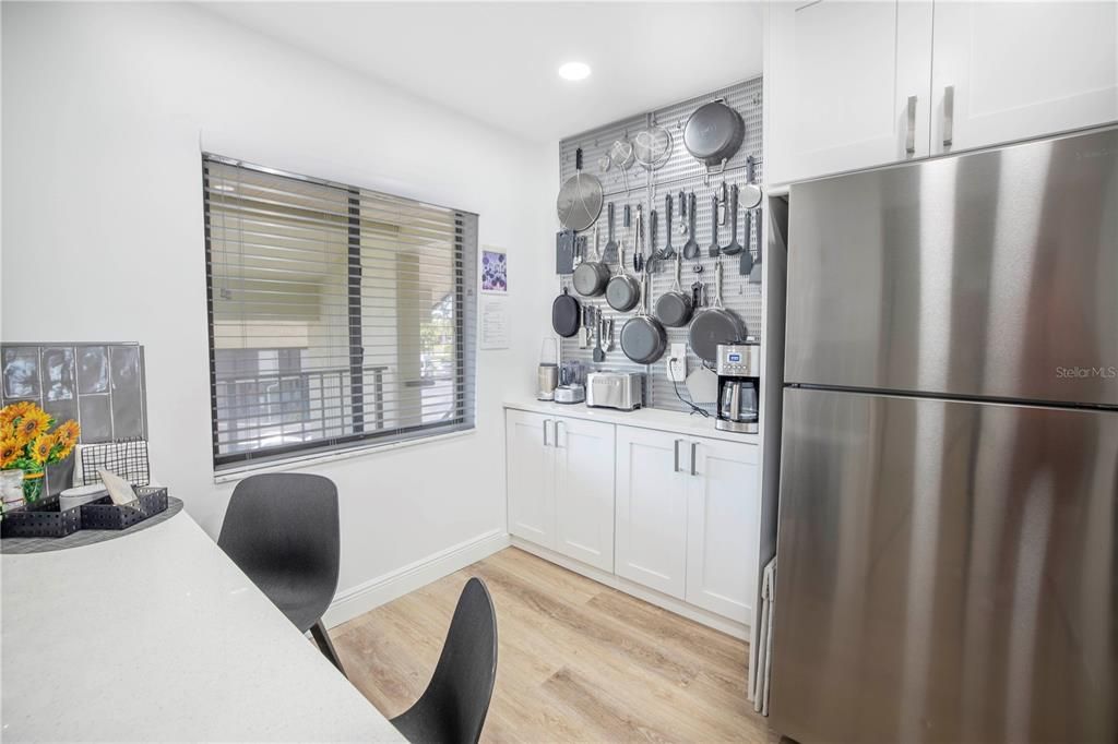 For Sale: $569,000 (2 beds, 2 baths, 835 Square Feet)