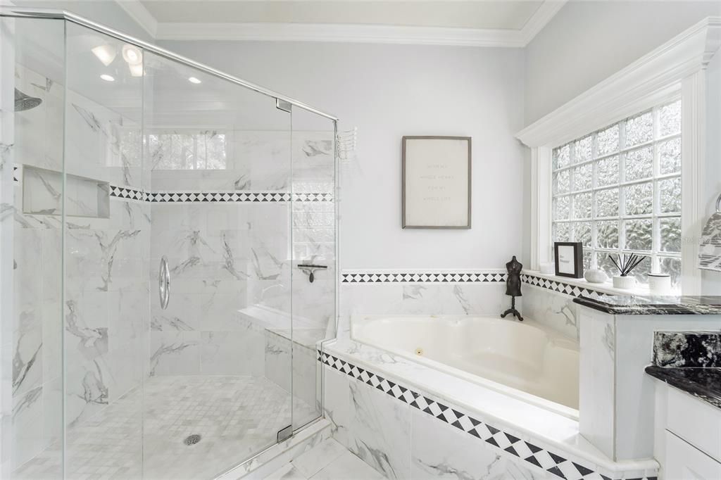 Completely updated 2013/Large Glass Walk-in shower