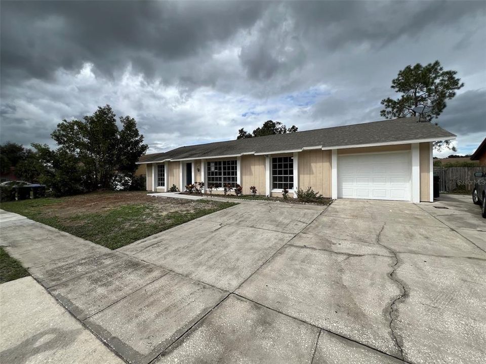 For Sale: $339,900 (3 beds, 2 baths, 1298 Square Feet)