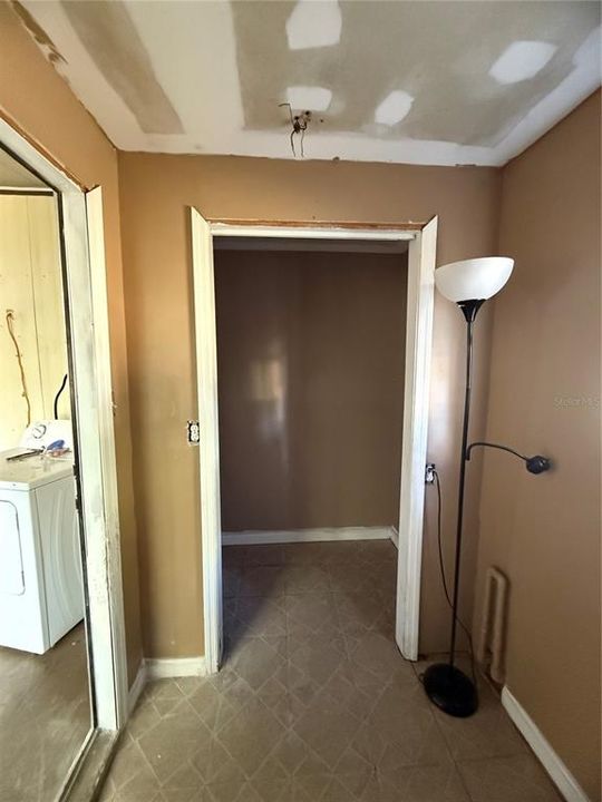 For Sale: $135,000 (2 beds, 1 baths, 784 Square Feet)