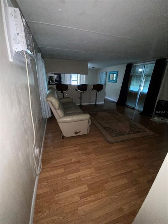 For Sale: $135,000 (2 beds, 1 baths, 784 Square Feet)