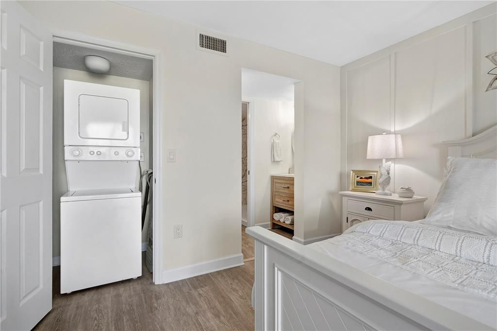 For Sale: $314,900 (2 beds, 2 baths, 948 Square Feet)