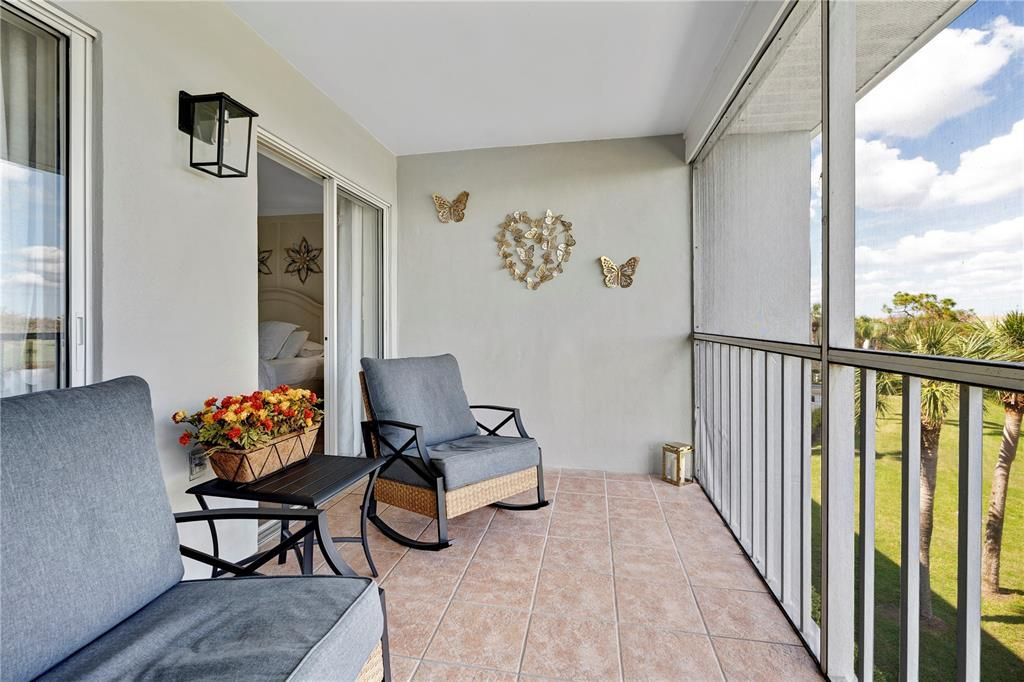 For Sale: $314,900 (2 beds, 2 baths, 948 Square Feet)