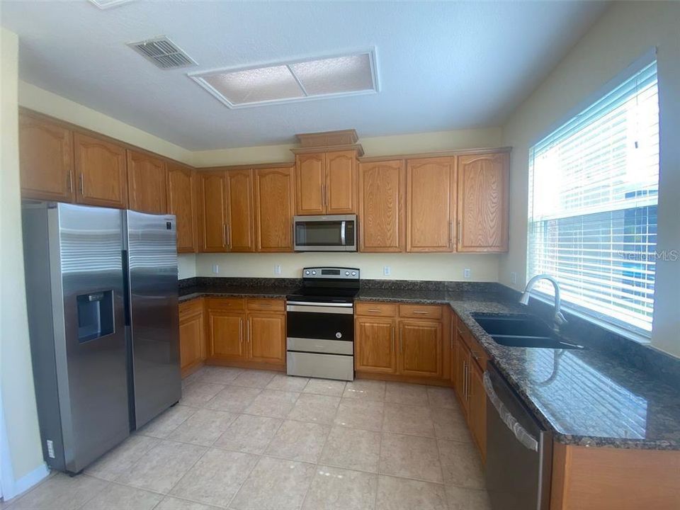 For Rent: $2,695 (4 beds, 2 baths, 2528 Square Feet)