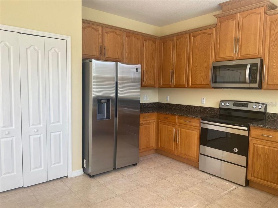 For Rent: $2,695 (4 beds, 2 baths, 2528 Square Feet)