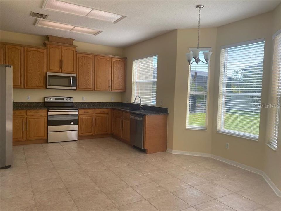 For Rent: $2,695 (4 beds, 2 baths, 2528 Square Feet)