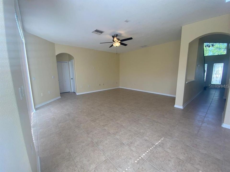 For Rent: $2,695 (4 beds, 2 baths, 2528 Square Feet)