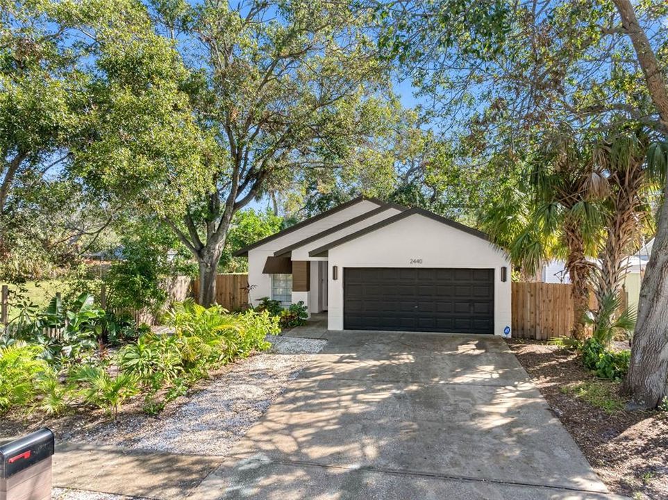 For Sale: $740,000 (3 beds, 2 baths, 1238 Square Feet)