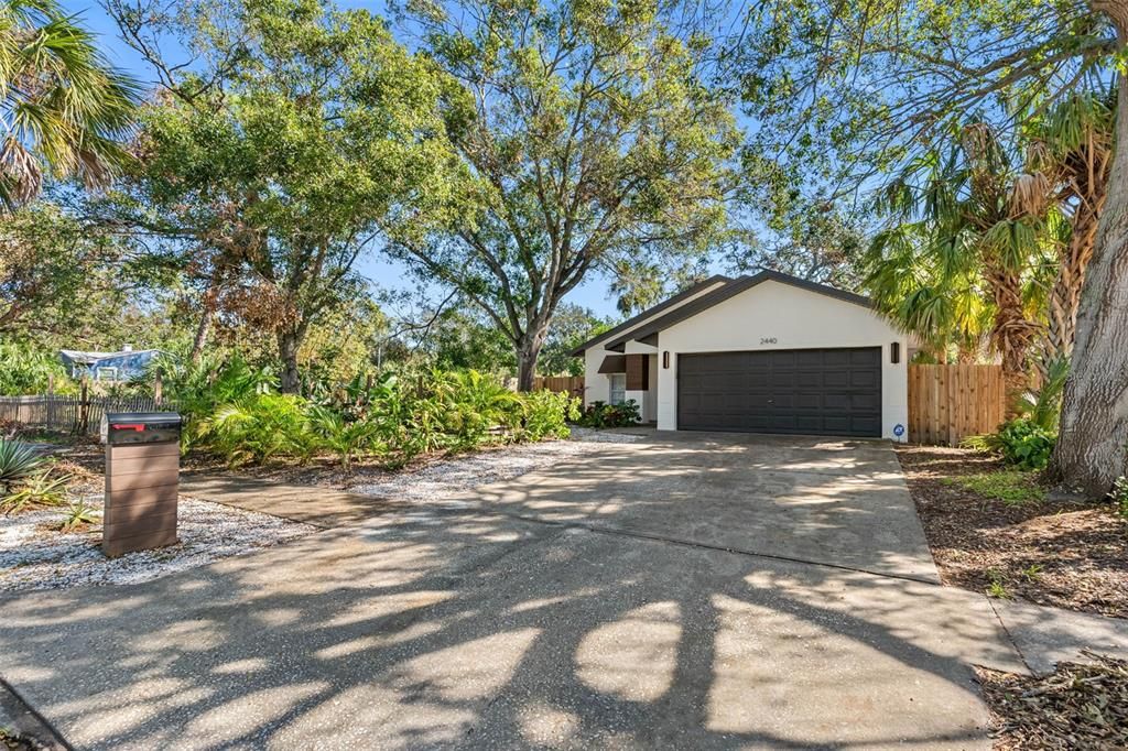 For Sale: $740,000 (3 beds, 2 baths, 1238 Square Feet)