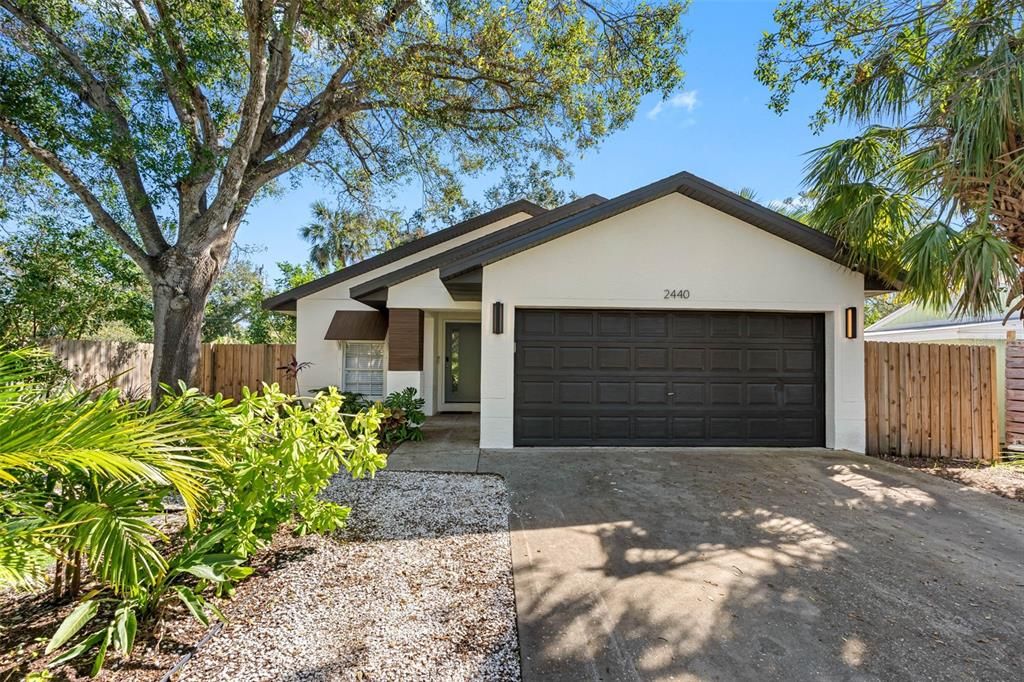 For Sale: $740,000 (3 beds, 2 baths, 1238 Square Feet)