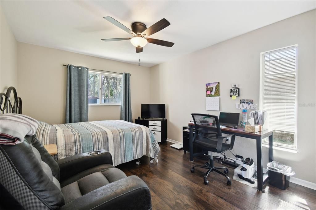 For Sale: $334,999 (2 beds, 2 baths, 1559 Square Feet)