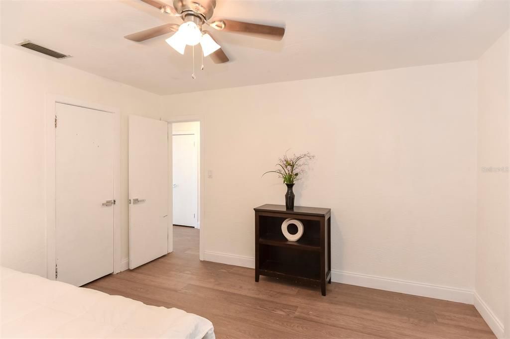 For Sale: $299,900 (2 beds, 1 baths, 1152 Square Feet)