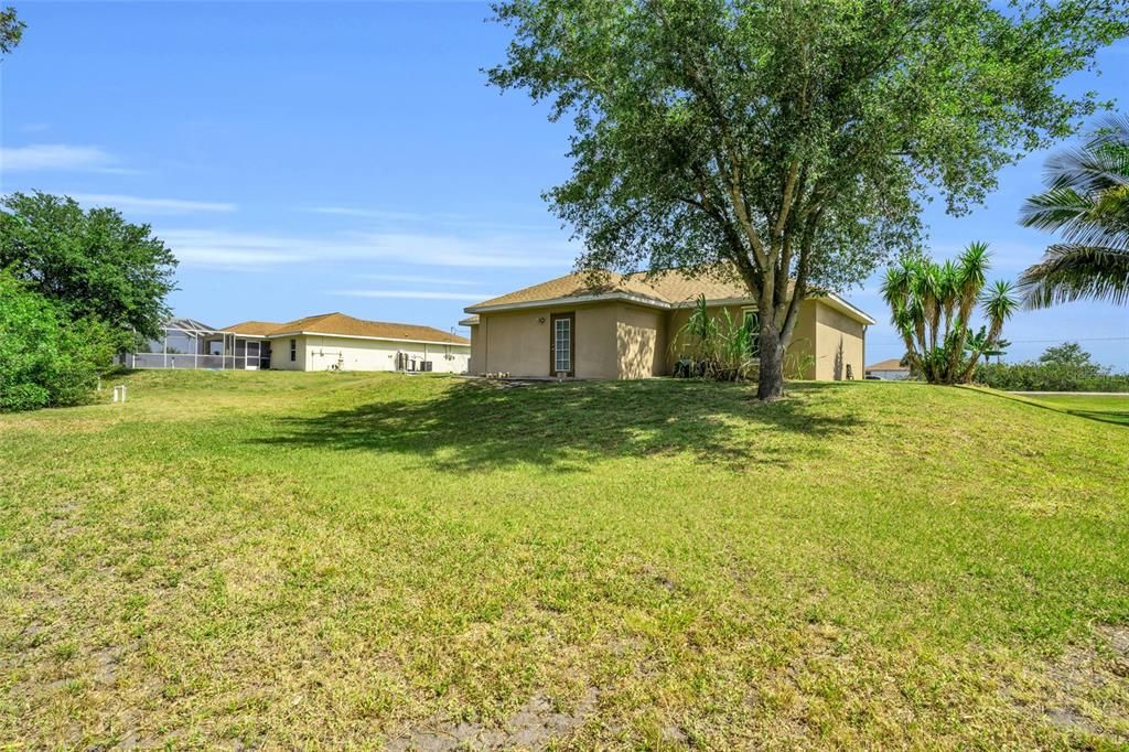 Large Back yard- room for pool