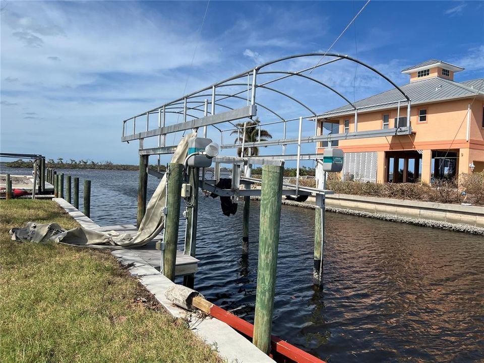 Lift and Dock