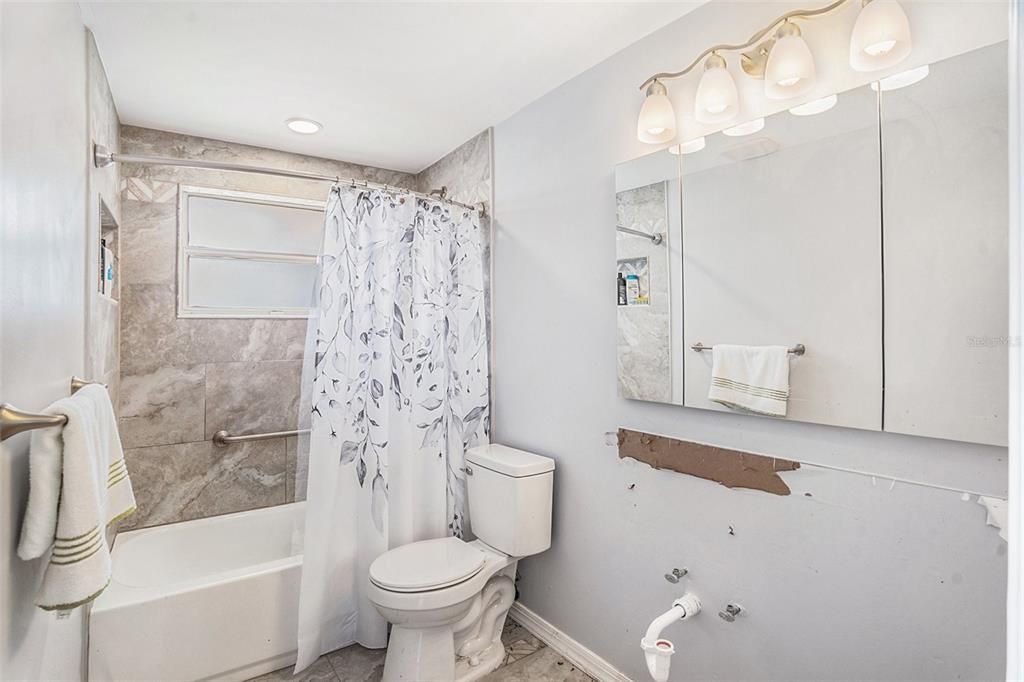 For Sale: $375,000 (2 beds, 2 baths, 1296 Square Feet)