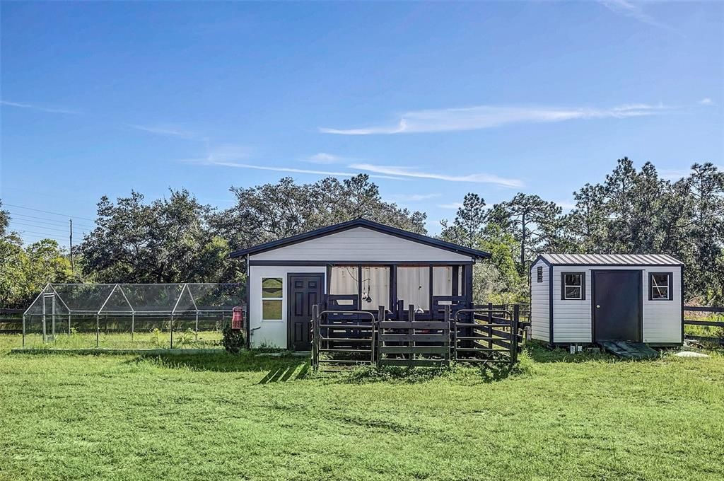 Livestock Pen/Horse Barn