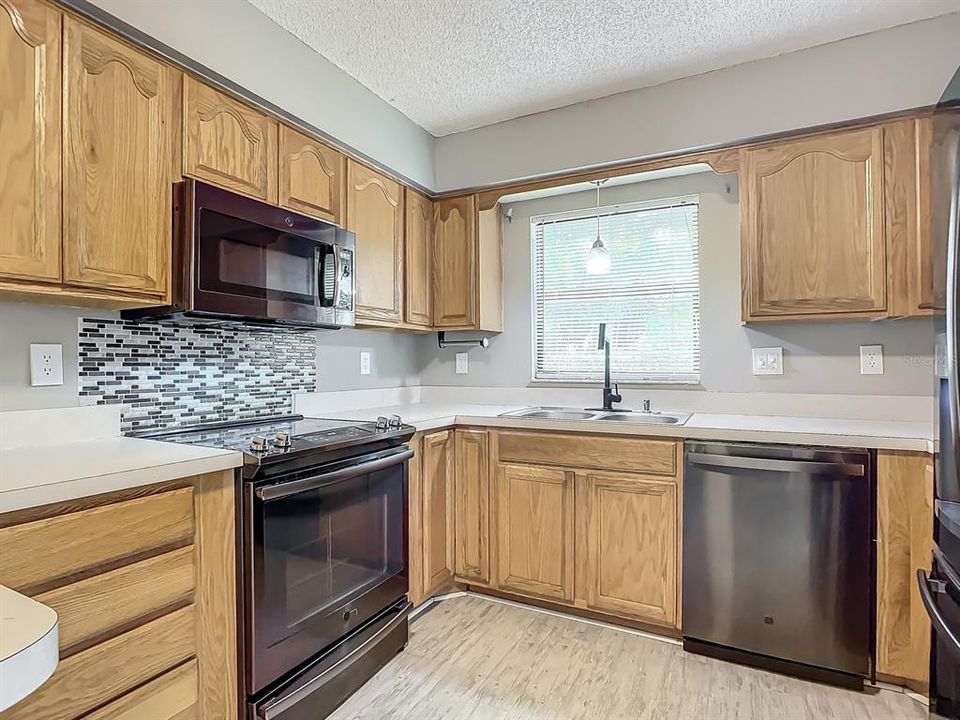 For Sale: $289,900 (3 beds, 2 baths, 1322 Square Feet)