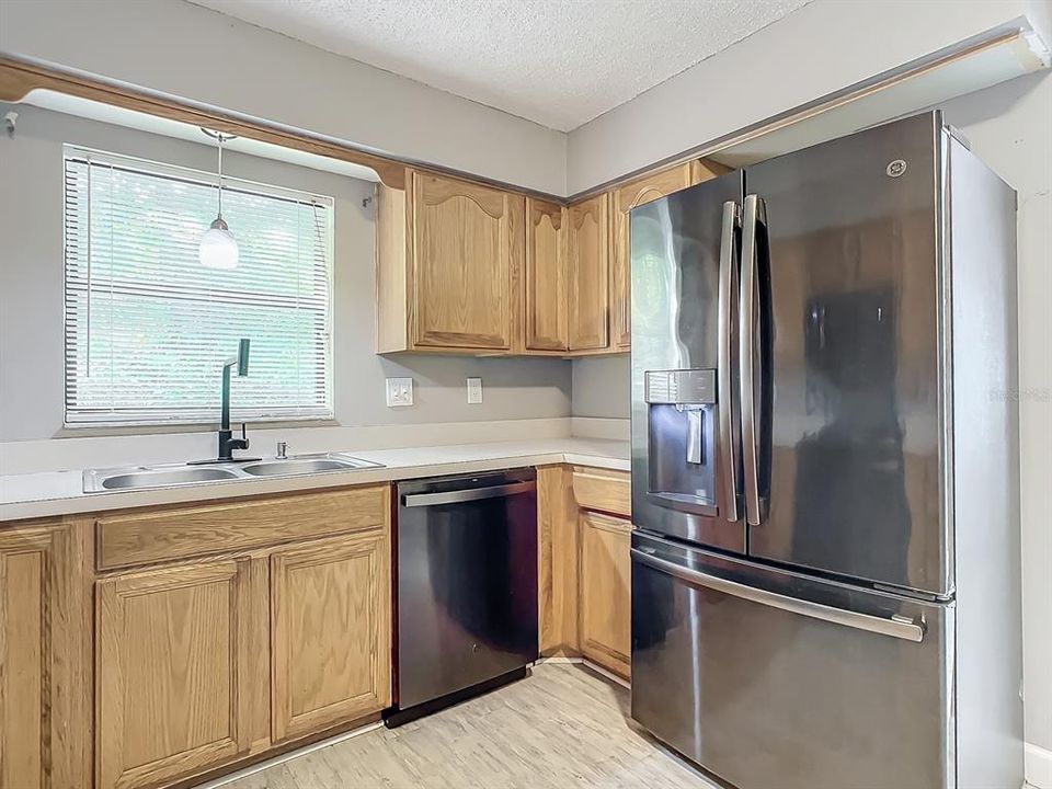 For Sale: $289,900 (3 beds, 2 baths, 1322 Square Feet)