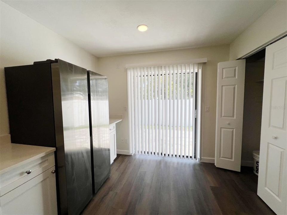 For Rent: $1,800 (2 beds, 1 baths, 729 Square Feet)