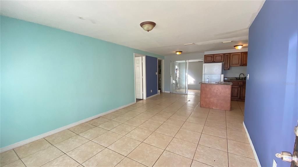 For Sale: $280,000 (4 beds, 2 baths, 1279 Square Feet)