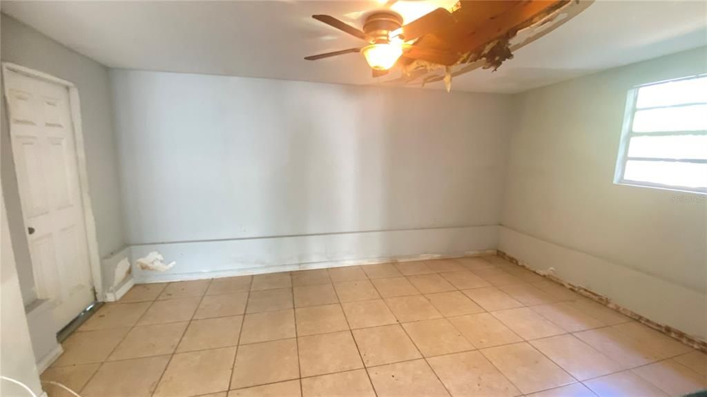 For Sale: $280,000 (4 beds, 2 baths, 1279 Square Feet)