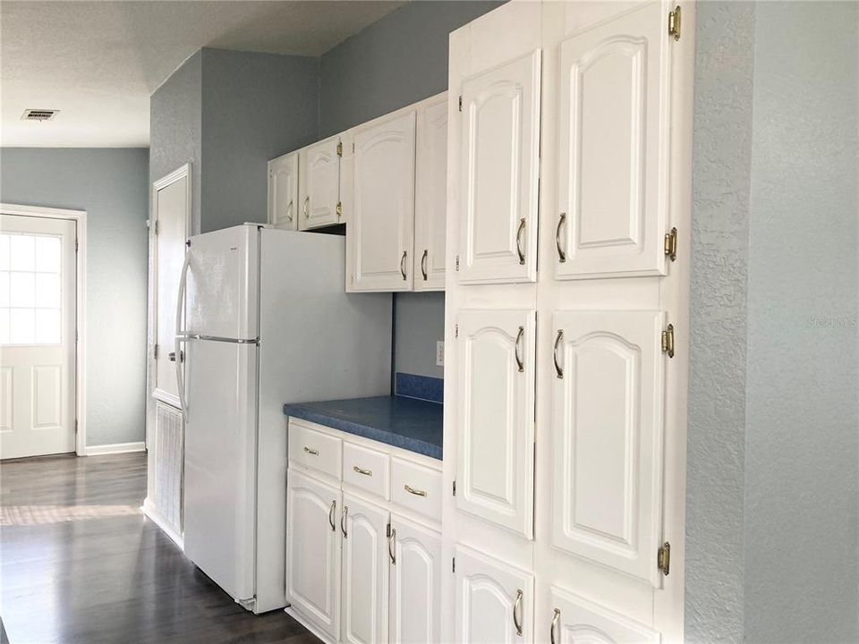 For Sale: $234,900 (3 beds, 2 baths, 1296 Square Feet)