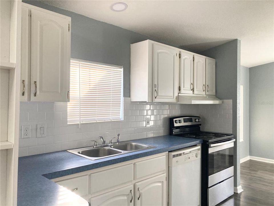 For Sale: $234,900 (3 beds, 2 baths, 1296 Square Feet)