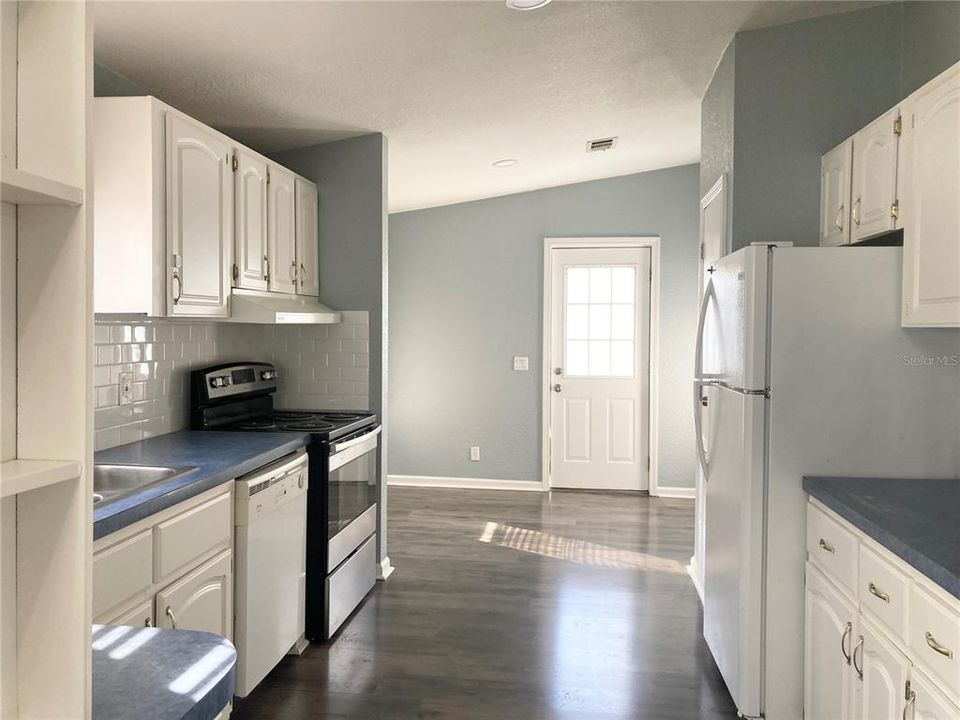 For Sale: $234,900 (3 beds, 2 baths, 1296 Square Feet)