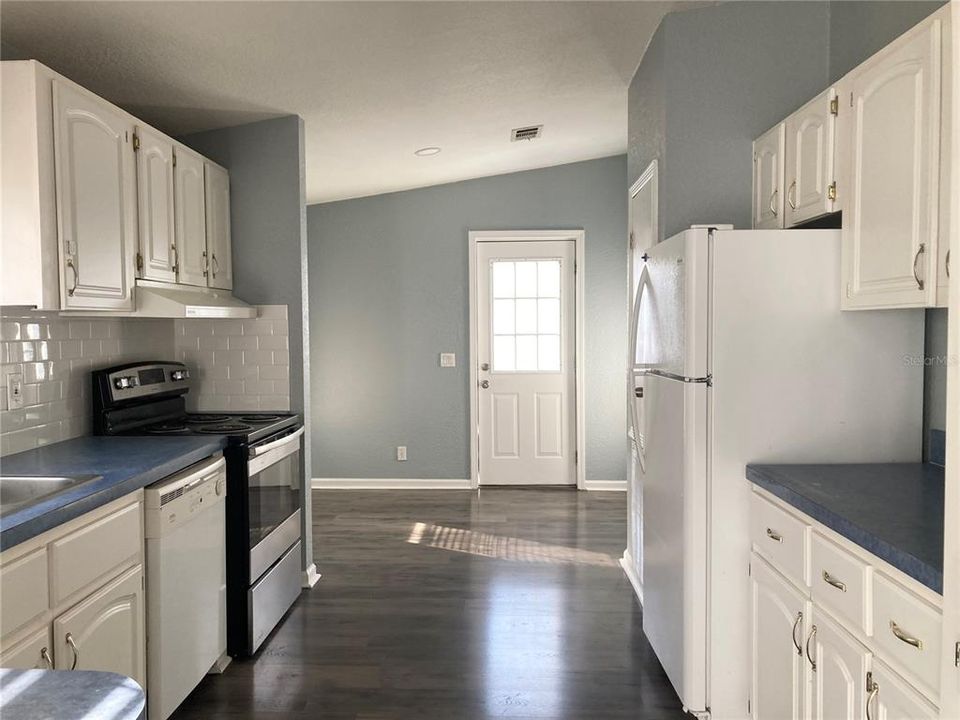 For Sale: $234,900 (3 beds, 2 baths, 1296 Square Feet)