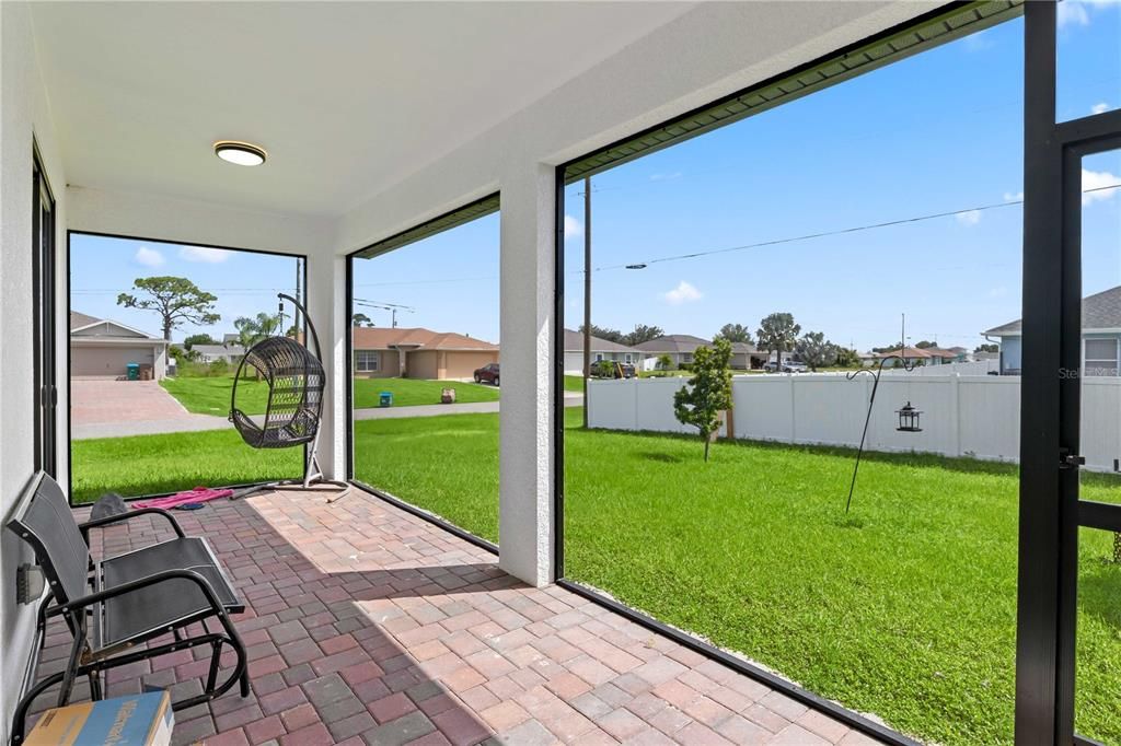 Unfurnished lanai featuring a wealth of natural light