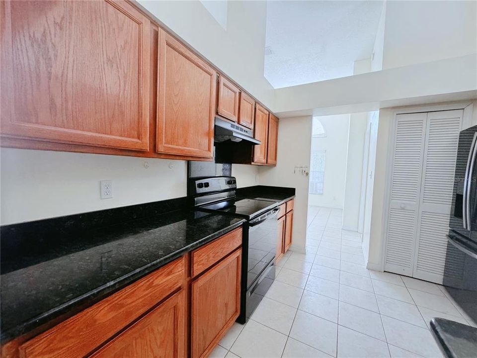 For Rent: $2,200 (3 beds, 2 baths, 1684 Square Feet)