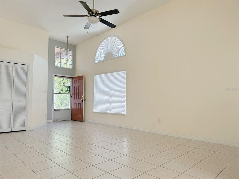 For Rent: $2,200 (3 beds, 2 baths, 1684 Square Feet)