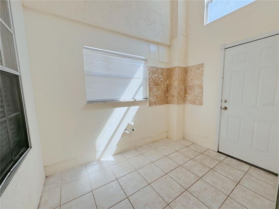 For Rent: $2,200 (3 beds, 2 baths, 1684 Square Feet)