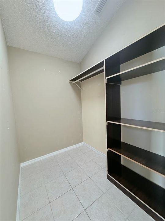 For Rent: $2,200 (3 beds, 2 baths, 1684 Square Feet)