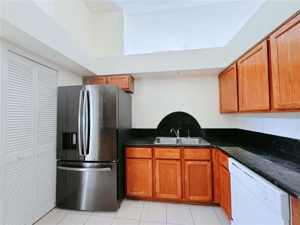 For Rent: $2,200 (3 beds, 2 baths, 1684 Square Feet)