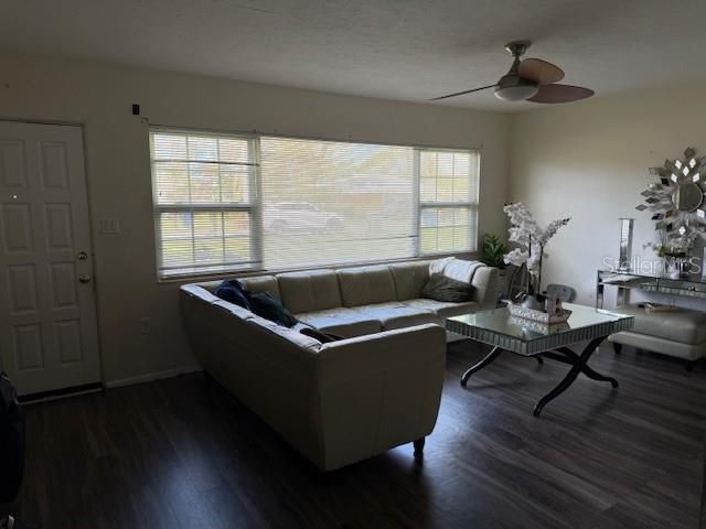 For Sale: $269,900 (3 beds, 1 baths, 972 Square Feet)