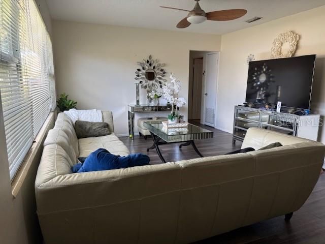 For Sale: $269,900 (3 beds, 1 baths, 972 Square Feet)