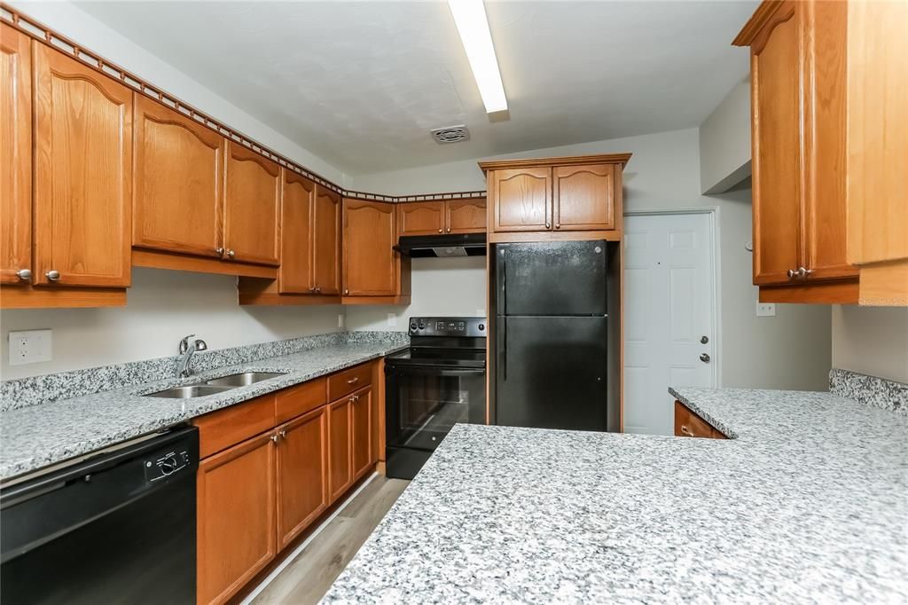 For Rent: $2,180 (3 beds, 2 baths, 1405 Square Feet)