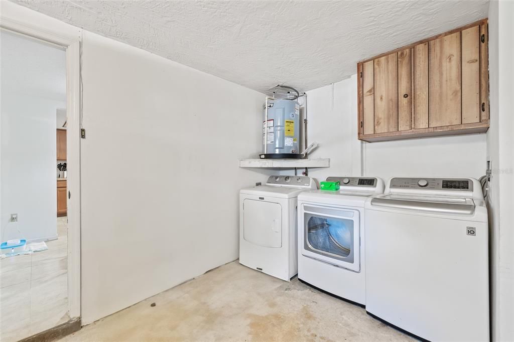 For Sale: $253,000 (2 beds, 1 baths, 1044 Square Feet)