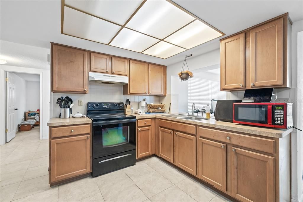 For Sale: $253,000 (2 beds, 1 baths, 1044 Square Feet)