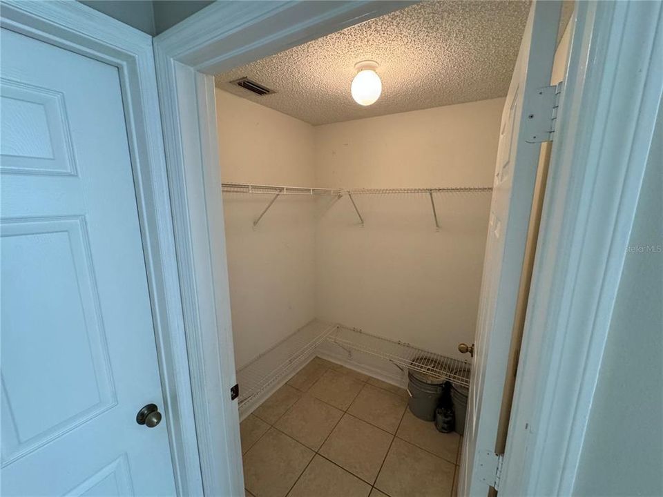 For Rent: $1,350 (1 beds, 1 baths, 632 Square Feet)