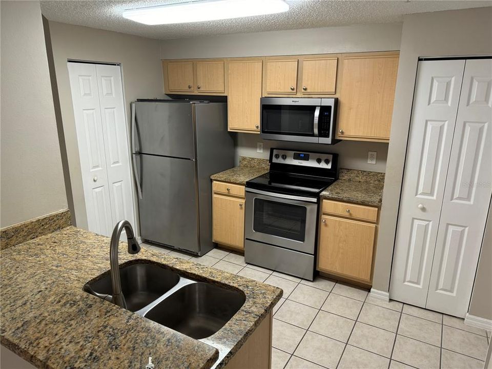 For Rent: $1,350 (1 beds, 1 baths, 632 Square Feet)