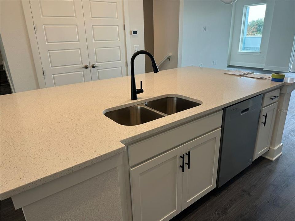 WHITE SHAKER CABINETRY, LUSH QUARTZ & MATTE BLACK ACCENTS