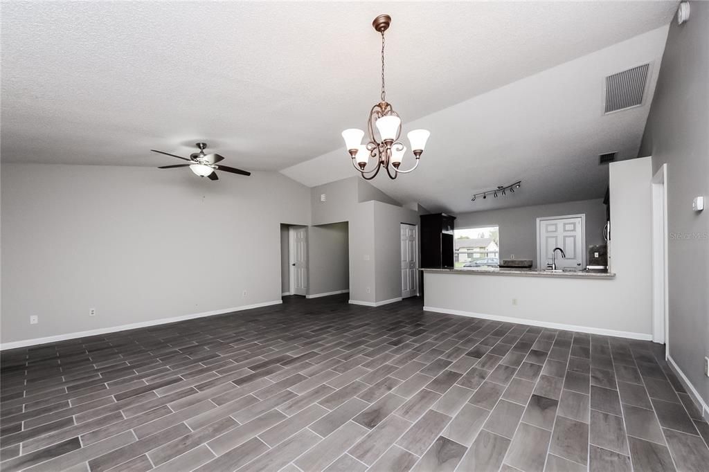 For Rent: $2,045 (3 beds, 2 baths, 1506 Square Feet)