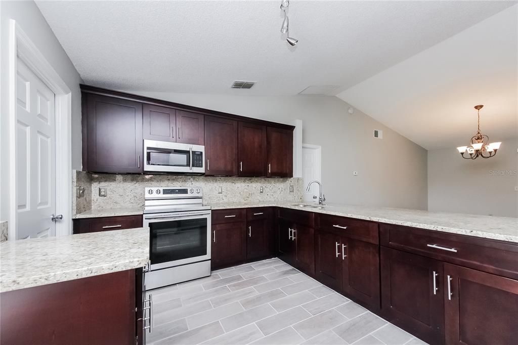 For Rent: $2,045 (3 beds, 2 baths, 1506 Square Feet)