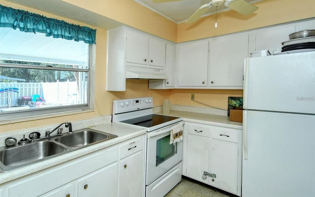 For Sale: $175,000 (2 beds, 1 baths, 820 Square Feet)