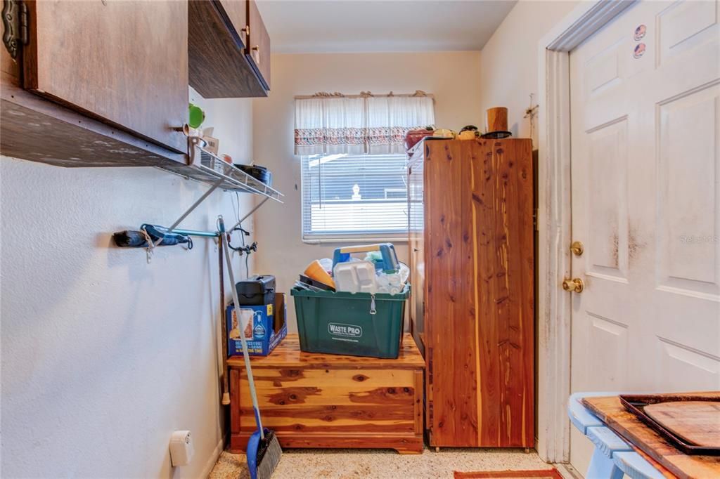 For Sale: $198,000 (3 beds, 1 baths, 1091 Square Feet)